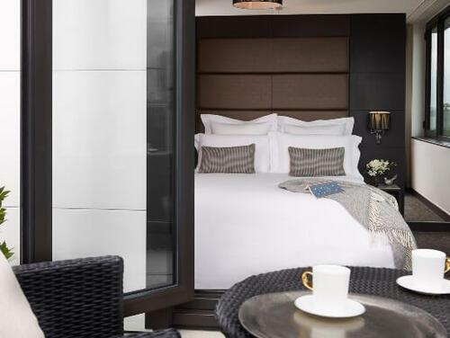 Luxury double bedroom in a hotel